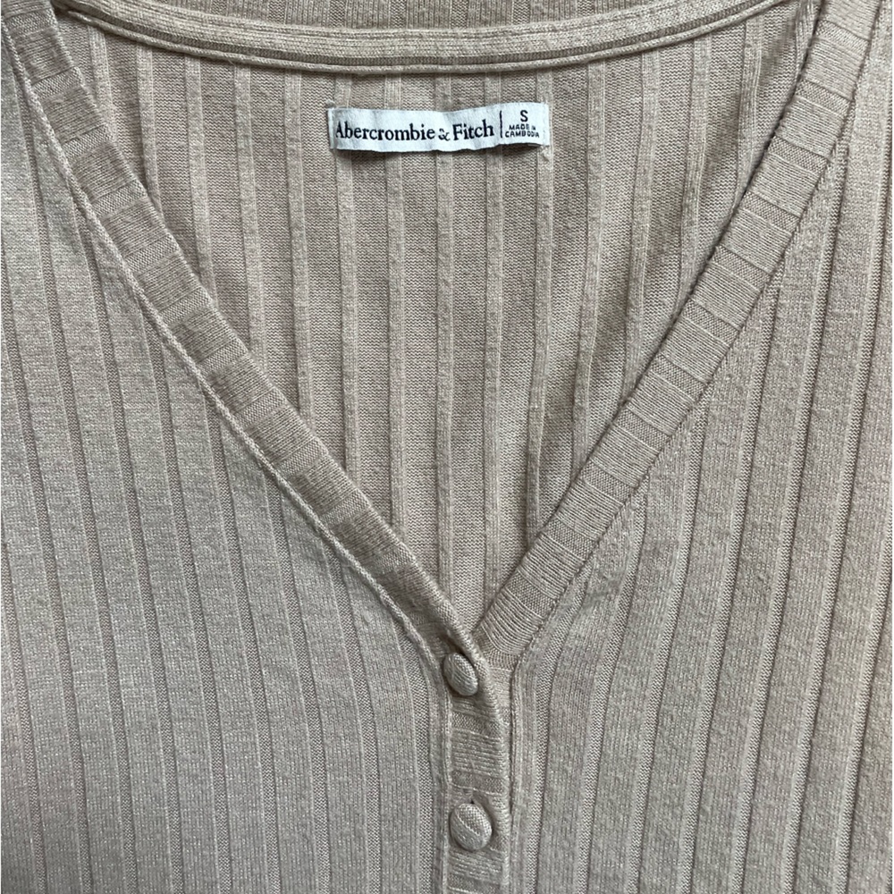 Button Up A&F top - Picture 2 of 3